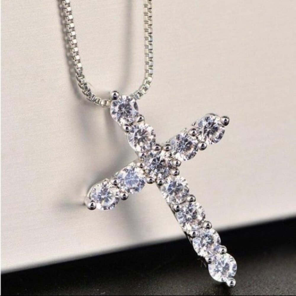 NEW 18K WHITE GOLD ROUND DIAMOND CROSS NECKLACE